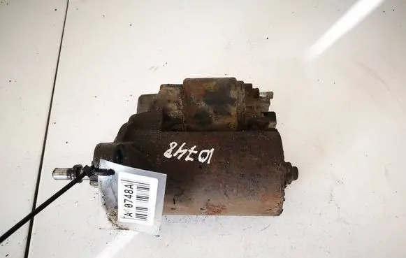 Volkswagen Golf III Starter motor 020911023a 0001107020