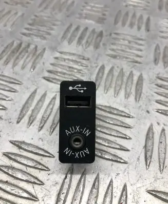 BMW 5 F10 F11 AUX in-socket connector 9237653
