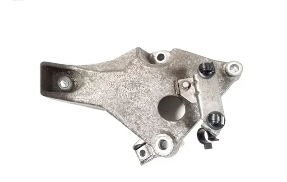 BMW 1 E82 E88 Engine mounting bracket 6775041