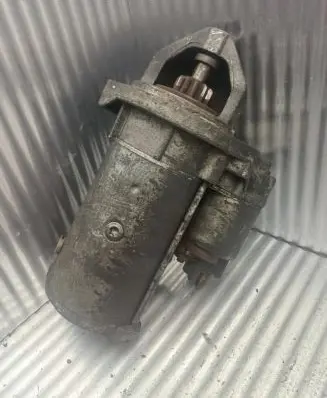 Mercedes-Benz Vito Viano W638 Starter motor 0051511301 D7R43
