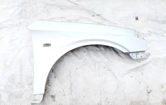 Nissan Primera Fender Sidabrine