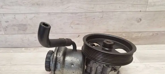 Toyota Corolla Verso AR10 Power steering pump 