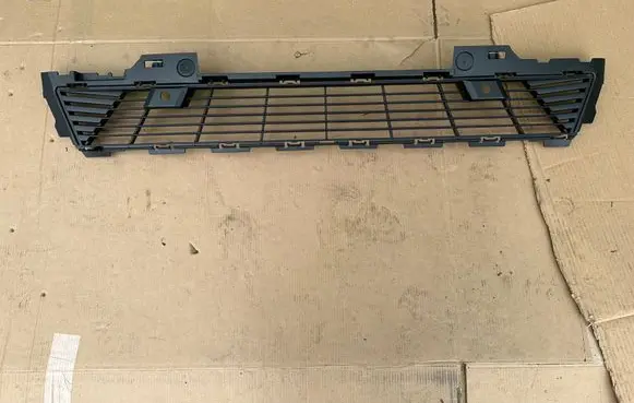 Renault Scenic E-Tech V Front bumper lower grill 622545194R