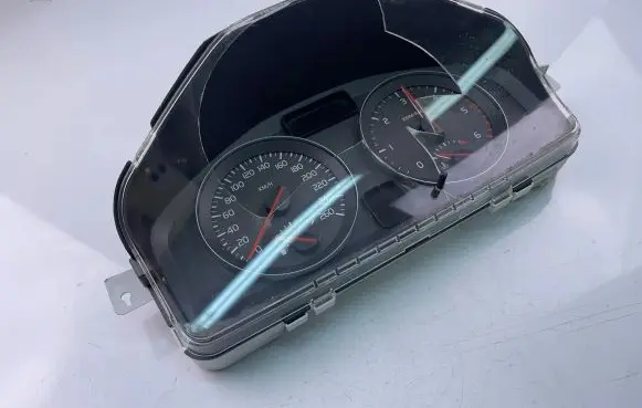 Volvo C70 Speedometer (instrument cluster) 31254776