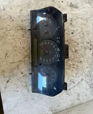 Volvo S70 V70 V70 XC Speedometer (instrument cluster) 9168144 9166196