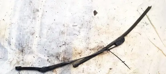 Front wiper blade arm