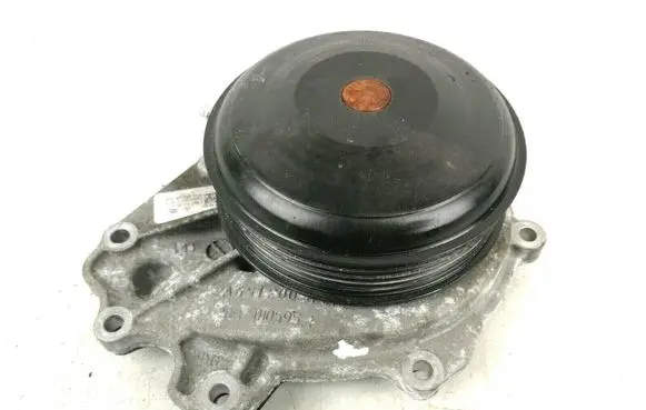 Mercedes-Benz C W205 Water pump A6512006001