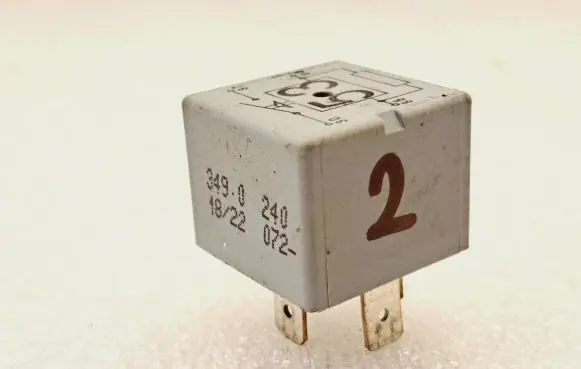 Volkswagen PASSAT B7 Other relay 141951253B 20240072