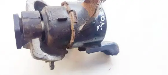 Mazda 6 Engine mount bracket