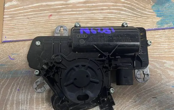 Audi Q3 F3 Tailgate/trunk/boot lift motor 5TA827887C