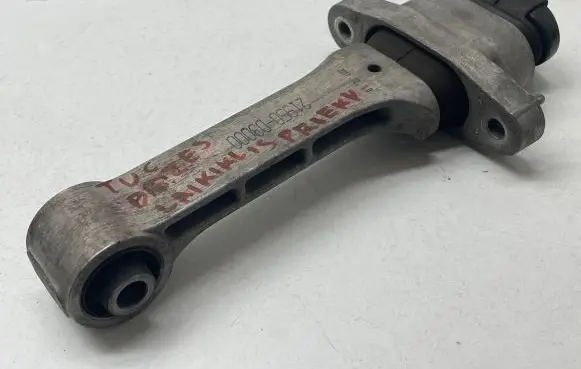 Hyundai Tucson TL Gearbox mounting bracket 21950D3000