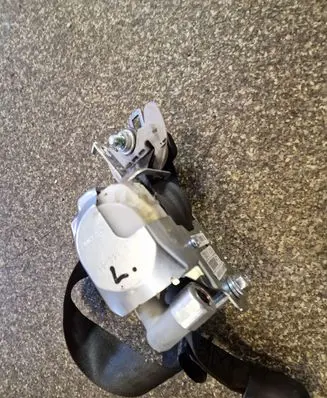 Hyundai i40 Front seatbelt