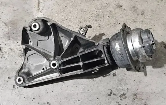 BMW X5 E70 Engine mounting bracket 6790021 68372910 ENAC46000