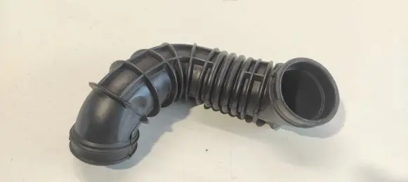 Ford Focus Turbo air intake inlet pipe/hose B9R504AD