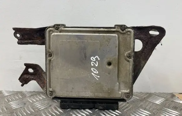 Toyota Yaris Engine control unit/module 896610D470