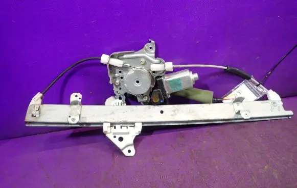 Nissan Versa Front door window regulator with motor