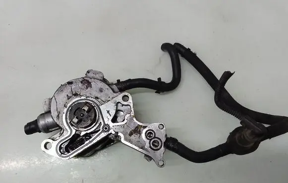 Audi A4 S4 B5 8D Vacuum pump 038145209A
