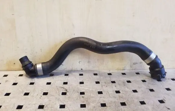 Mercedes-Benz CLS C219 Engine coolant pipe/hose A2118300496