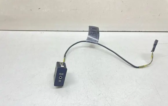 BMW 3 E90 E91 AUX in-socket connector 6940236