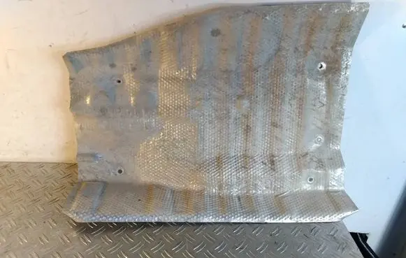 Toyota RAV 4 (XA40) Exhaust heat shield 