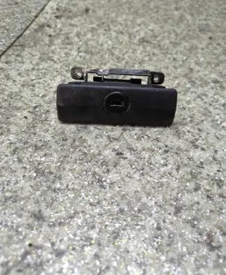 BMW 5 E34 Glove box opening button 1946513
