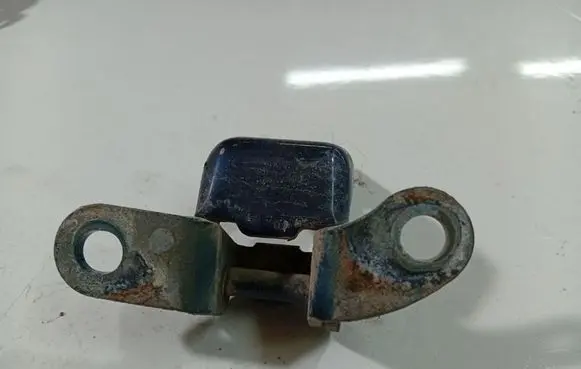 Toyota Corolla E120 E130 Tailgate/trunk/boot hinge 