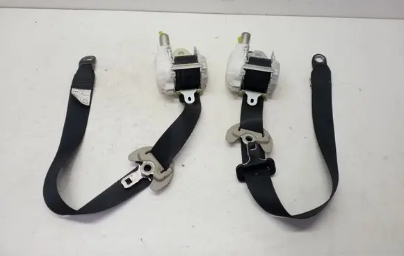 Toyota Avensis T270 Front seatbelt 7P2510P 7P1510P
