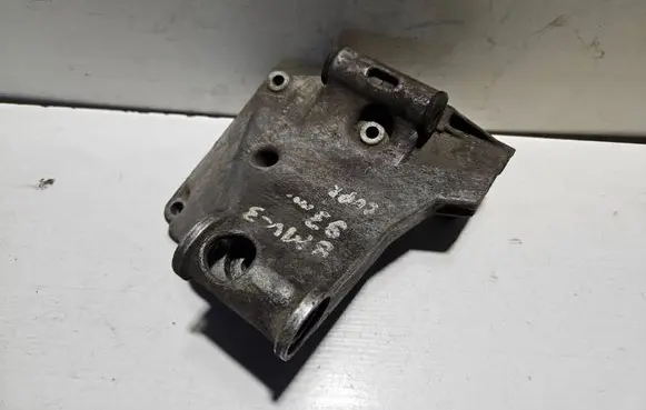 BMW 3 E36 Engine mounting bracket 17218659
