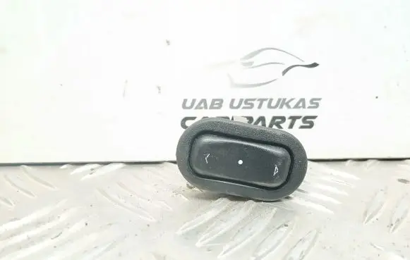 Opel Zafira A Electric window control switch 13363100