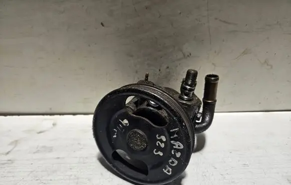 Mazda 323 F Power steering pump