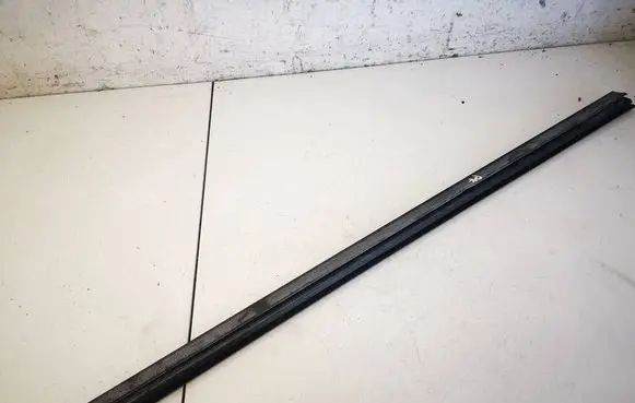 Mercedes-Benz C W203 Front door glass trim molding 