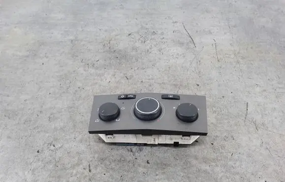 Opel Astra H Climate control/heater control trim 13201300
