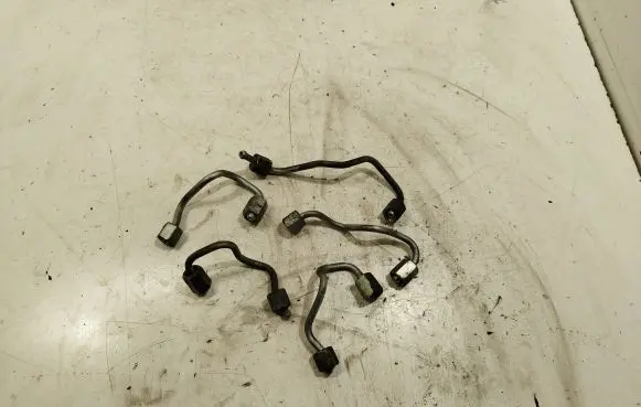 Fuel injector supply line/pipe
