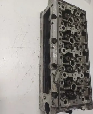 Volkswagen PASSAT B8 Engine head 04L103373E