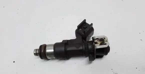 Volvo S60 Fuel injector 30757534