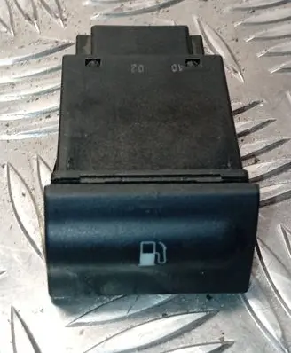 Skoda Octavia Mk2 (1Z) Fuel tank opening switch 