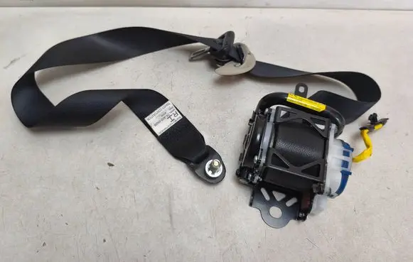 Mitsubishi Outlander Front seatbelt 0641141