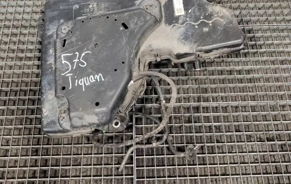 Volkswagen Tiguan AdBlue liquid reservoir 5QF131877H37 5QF131877H