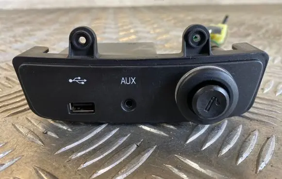SsangYong Korando USB socket connector 202008944