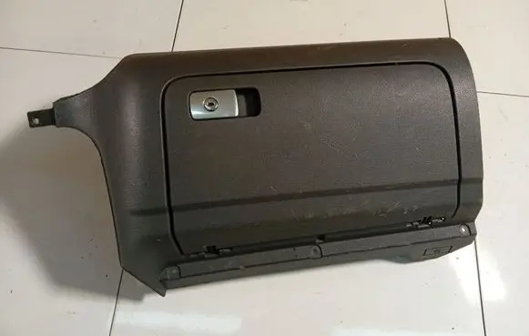 Volkswagen Golf V Glove box 1K1857290