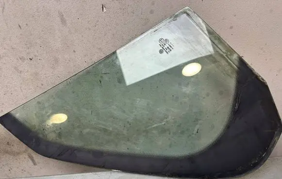 Volkswagen Jetta V Rear vent window glass 43R004528 E000214