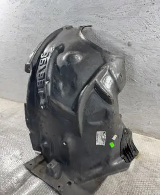 Front wheel arch liner splash guards