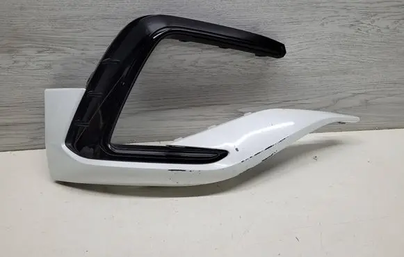 Volkswagen Tiguan Front bumper lower grill 5NA853666J