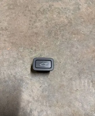 Volvo V70 Tailgate/trunk/boot open switch 31412055