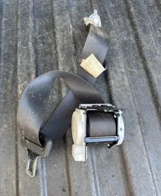 Infiniti M30 Rear seatbelt 0539084 C71182 1051857