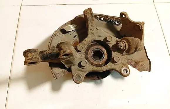 Toyota Avensis T270 Front wheel hub F38R7 141010