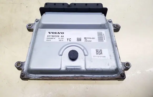 Volvo XC70 Engine control unit/module 30788269AA