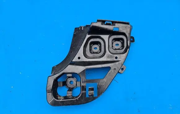 BMW 1 F40 Rear bumper mounting bracket 7461398