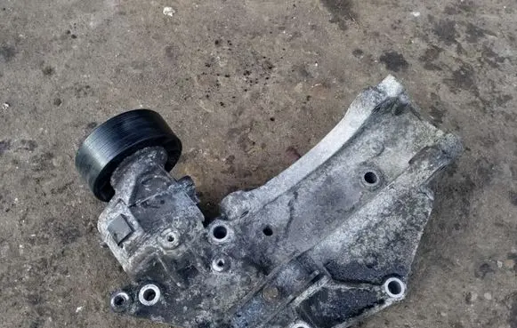 Ford Focus C-MAX Generator/alternator bracket 9650034280