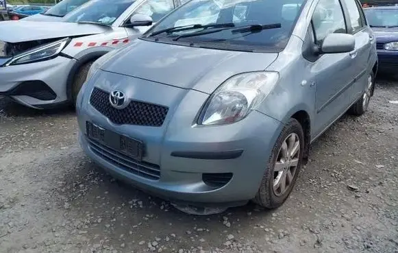 Toyota Yaris Front piece kit 1F8